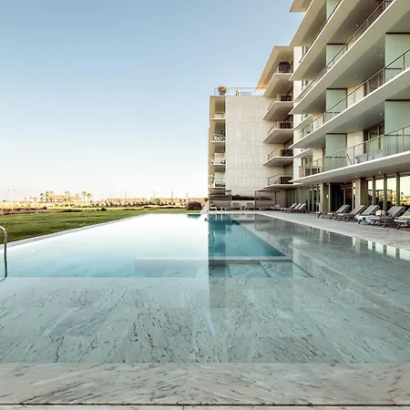 Bayline Beachfront Pools, & Gym Armação de Pêra